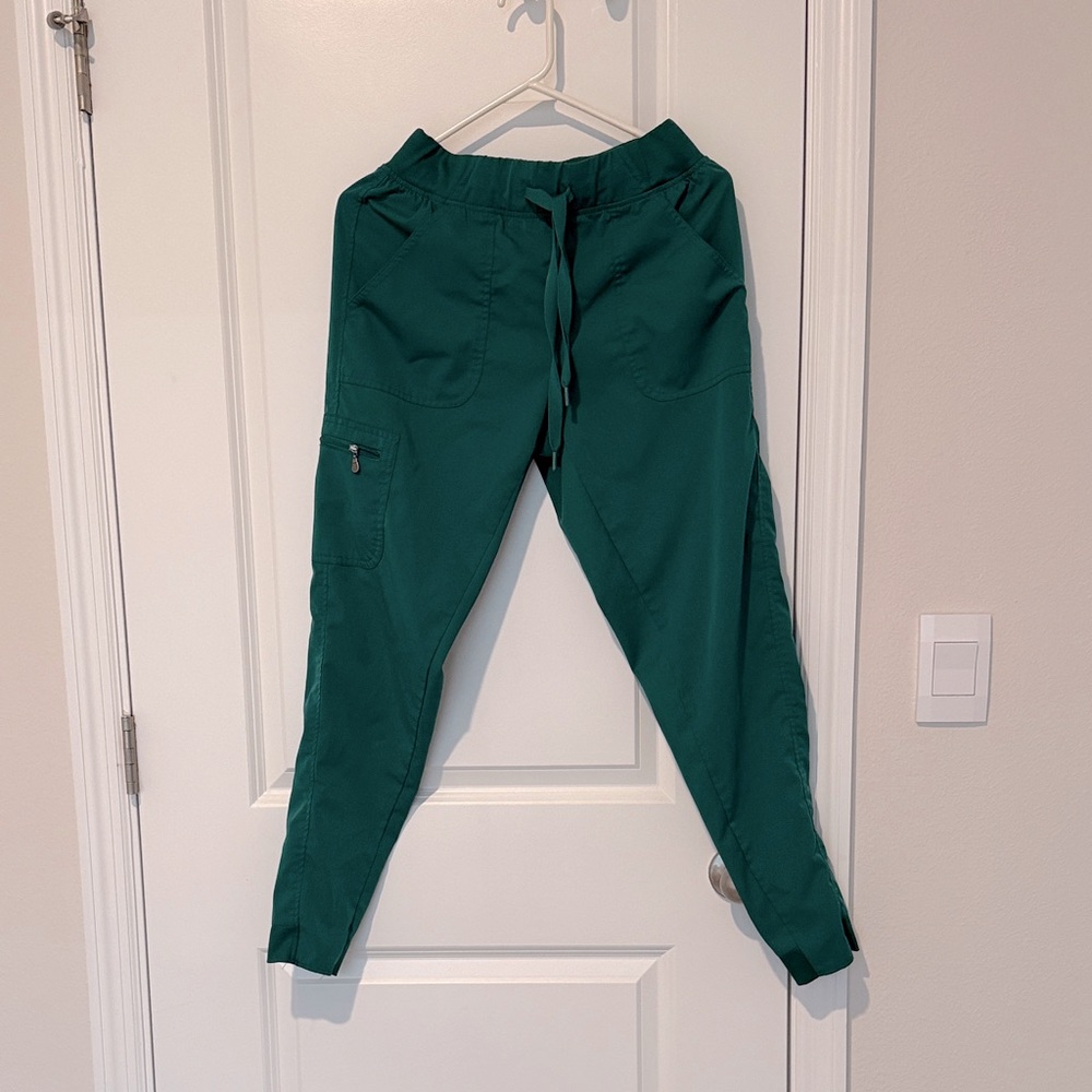 Adar Pro Teal tapered leg scrub pants. Women’s small. Like new. 4 pockets.